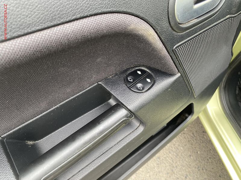 Ford Fusion (2007) 1.4i, ČR, AC, STK 6/2028 - fotka 12 z 14