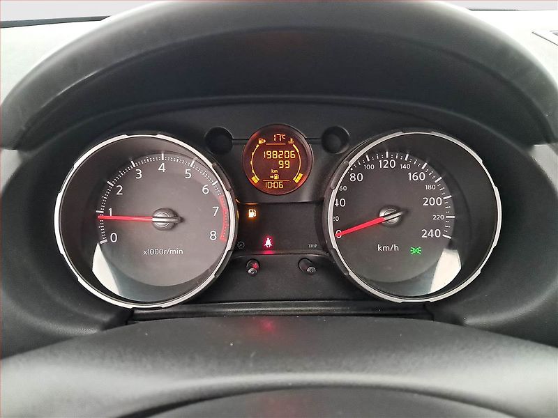 Nissan Qashqai (2009) 1.6, Tempomat - fotka 11 z 16