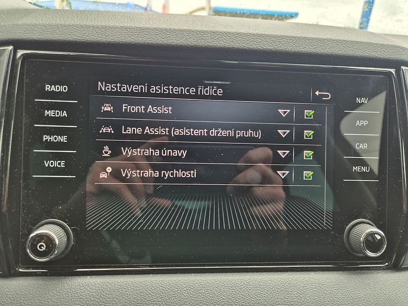 Škoda Karoq 1,5 TSI DSG 110kW Fresh - fotka 20 z 21