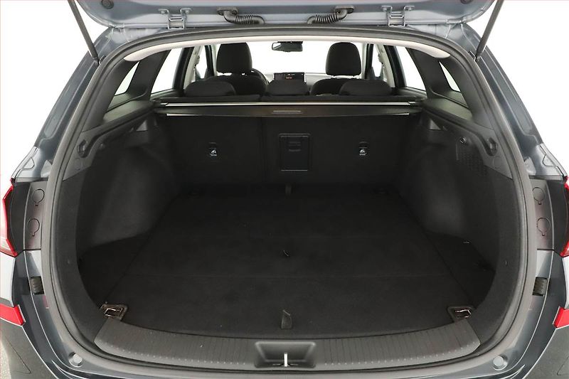 Hyundai i30 (2024) Family Smart 1.5 T-GDI - fotka 19 z 20