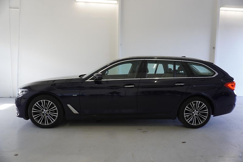 BMW Řada 5 3,0 XDRIVE AUT. - fotka 8 z 32