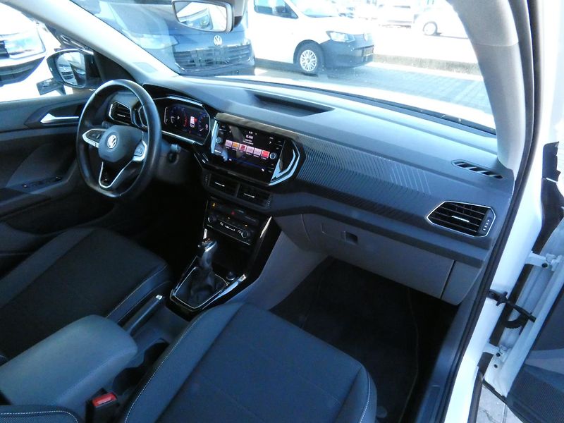 Volkswagen T-Cross R-Line 1,0 TSI DSG - fotka 18 z 29