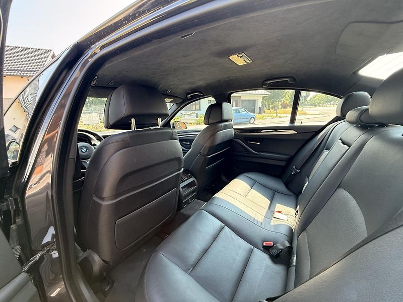 BMW Řada 5 (2015) 530d, 190kW, M-paket, xDrive - fotka 10 z 31