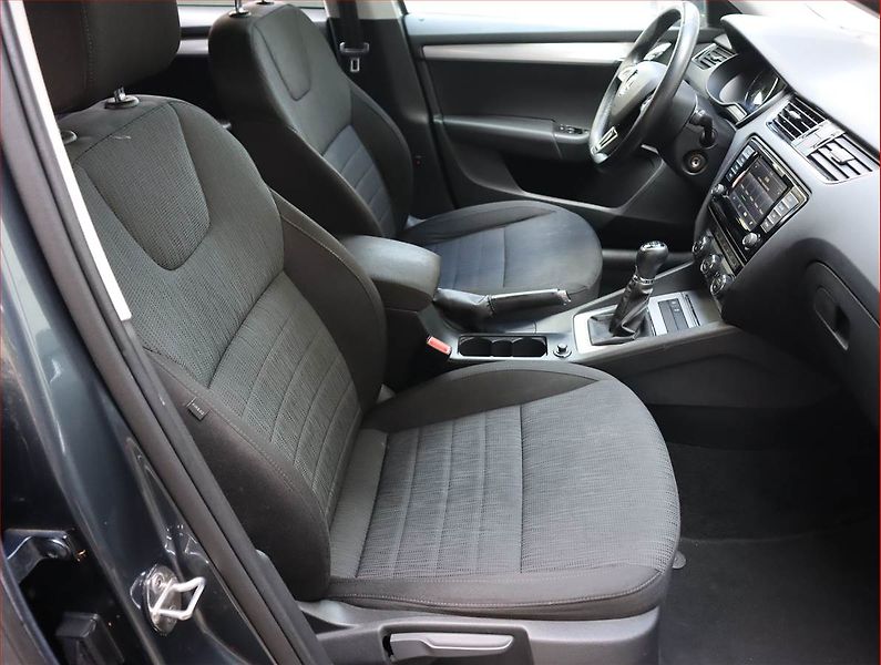 Škoda Octavia (2015) 2.0 TDI, Tempomat - fotka 9 z 18