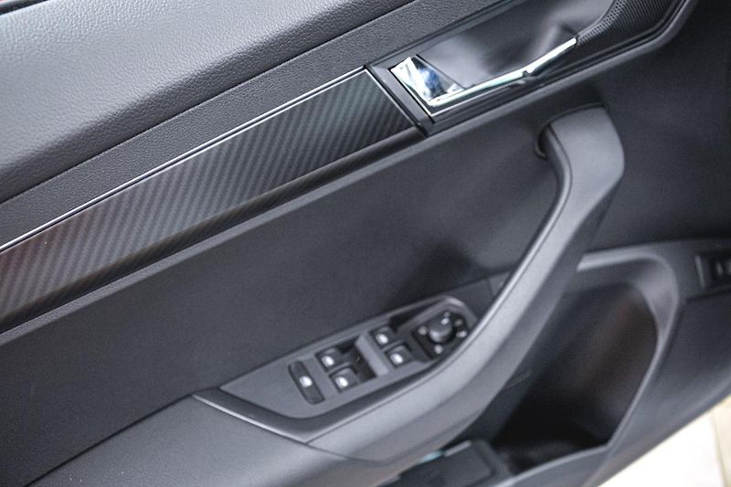 Škoda Karoq (2023) 1,5Tsi Sportline Exclusive DSG - fotka 23 z 30