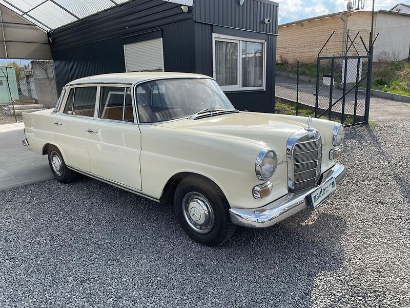 Mercedes-Benz Ostatní 2,0 200D - fotka 3 z 17