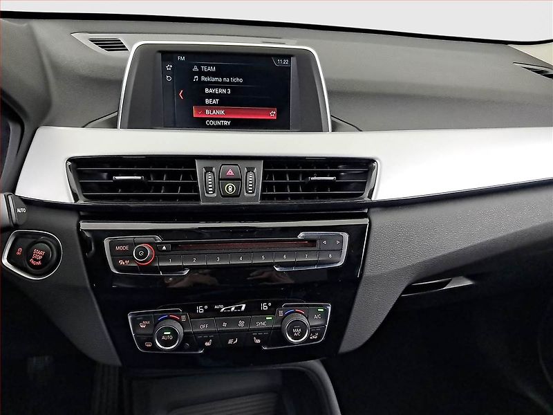 BMW X1 (2018) sDrive18d, Serv.kniha - fotka 12 z 15