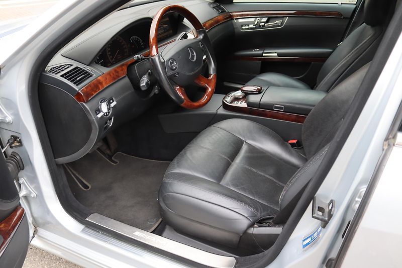 Mercedes-Benz Třídy S S 600 L 5.5 V12 AMG 380kW - fotka 22 z 50