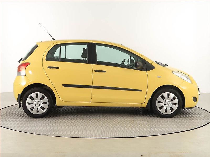 Toyota Yaris (2009) 1.33 Dual VVT-i - fotka 6 z 16