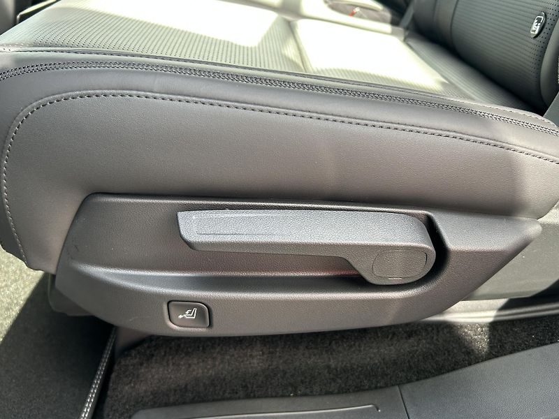 Hyundai Santa Fe 7S 1,6 T HEV 4X4 CALLIGRAPHY - fotka 17 z 44