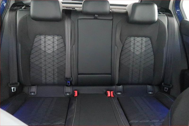 Volkswagen Golf (2026) R-Line 1.5 TSI - fotka 10 z 19