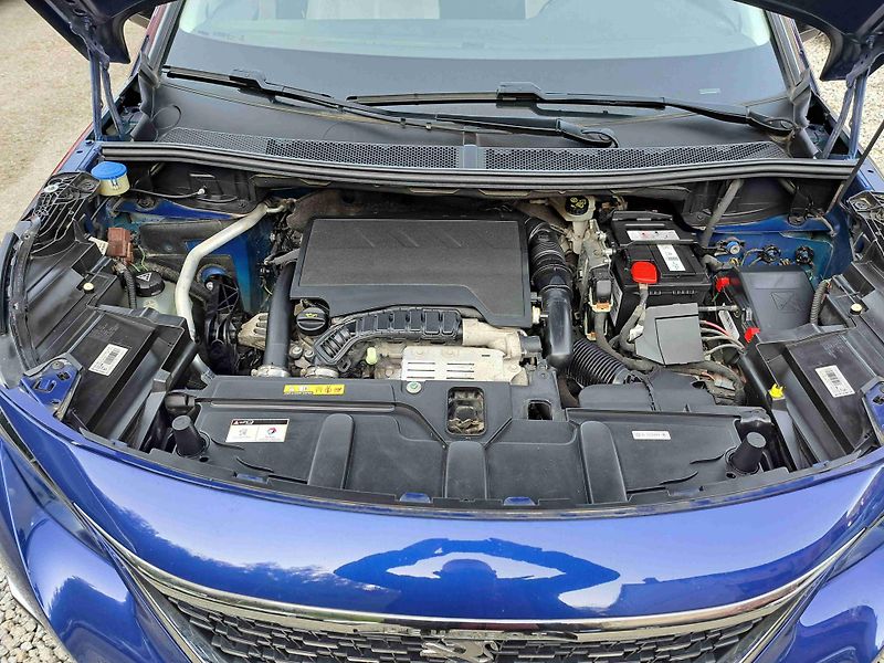 Peugeot 3008 (2020) 1,2 PT  EAT8 LED  ALLURE  NAVI - fotka 17 z 19