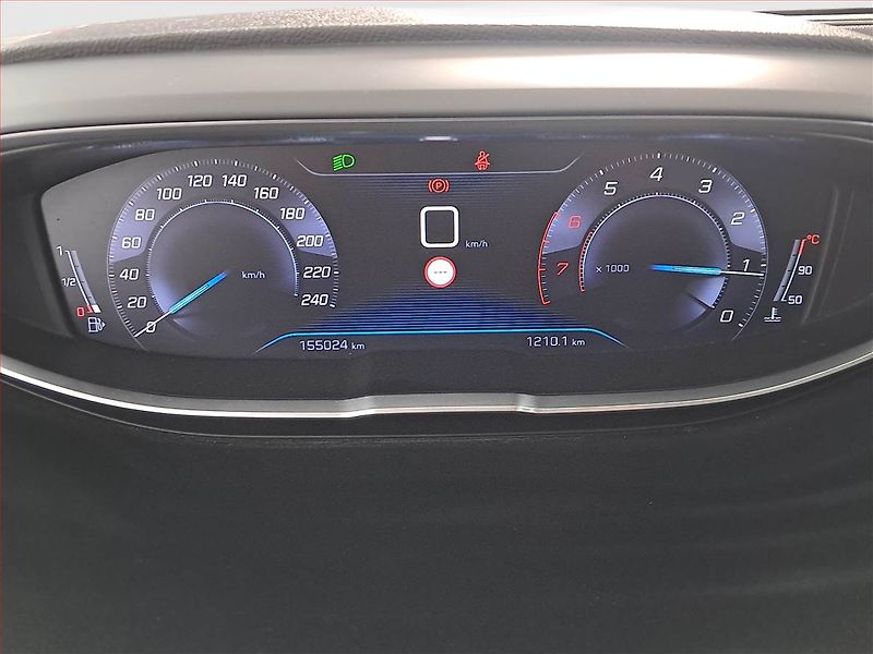 Peugeot 5008 (2018) Active PureTech 130, 7 míst - fotka 11 z 19