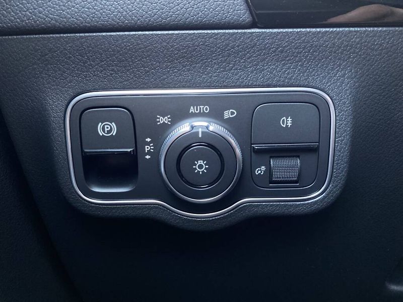 Mercedes-Benz GLA (2025) 180 d - fotka 17 z 28
