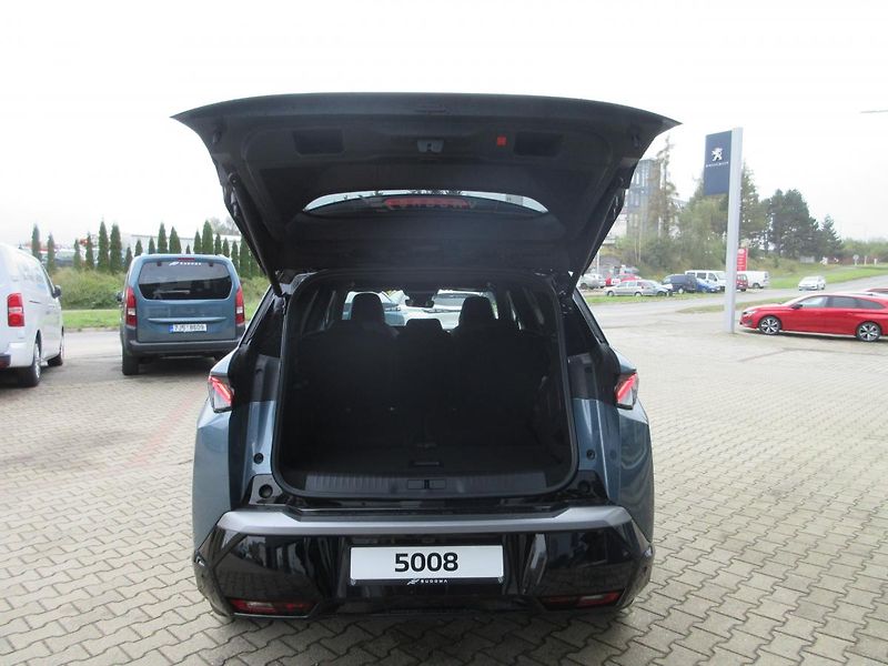Peugeot 5008 GT Elektromotor 157 kW / 210 k - fotka 11 z 27