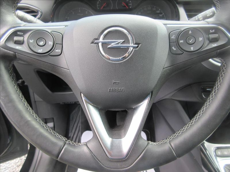 Opel Crossland 1,2 Turbo - fotka 9 z 16