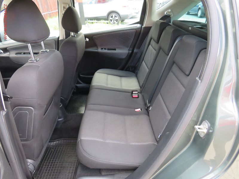 Peugeot 207 (2008) 1.6i, Panor. AC - fotka 10 z 15