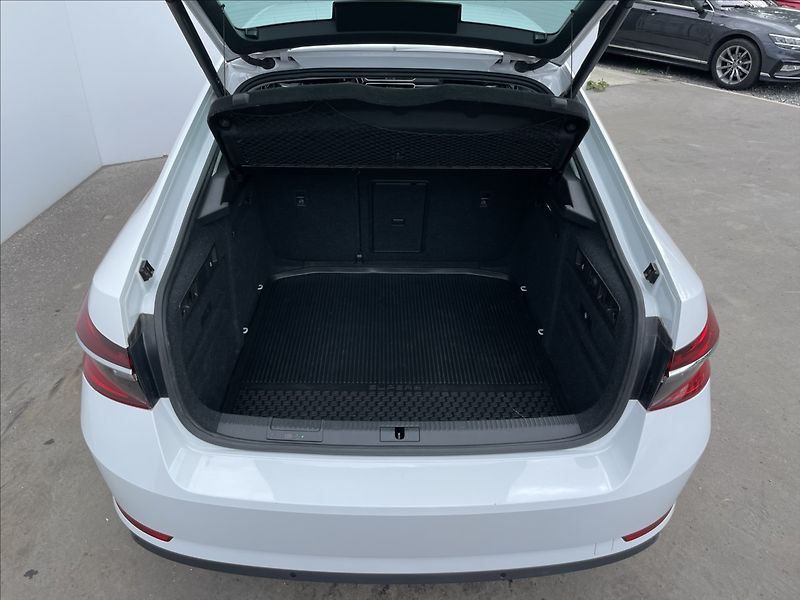 Škoda Superb 2,0 TDI DSG L&K TAŽNÉ+DCC+ACC - fotka 25 z 25