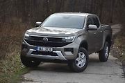 Auto vypadá robustně a současně je to typický VW