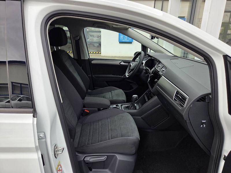 Volkswagen Touran (2026) 1.5 TSI DSG7 R-Line 7 míst - fotka 48 z 50