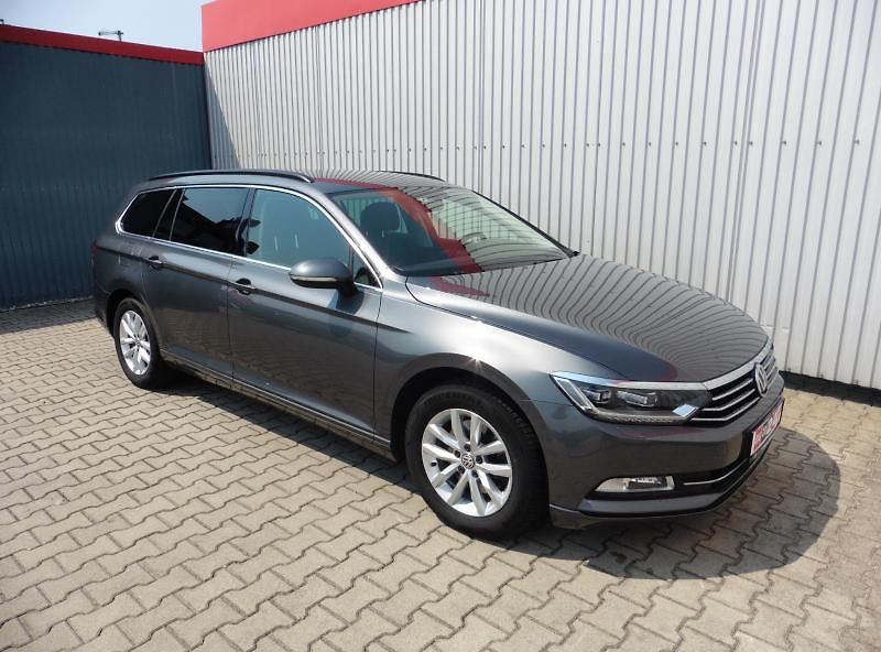Volkswagen Passat Variant 1.4 TSi Highline Navi - fotka 2 z 17
