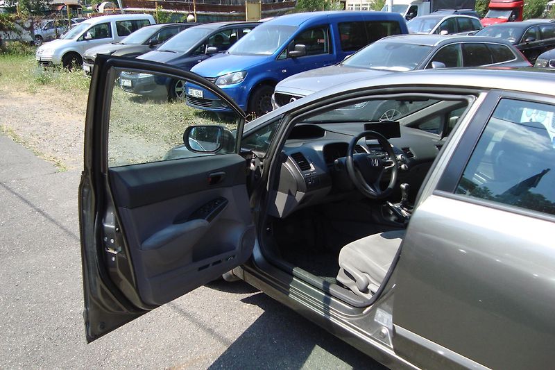 Honda Civic (2010) 1.8 i-vtec,ČR,1.Maj.Pra.servis - fotka 29 z 66