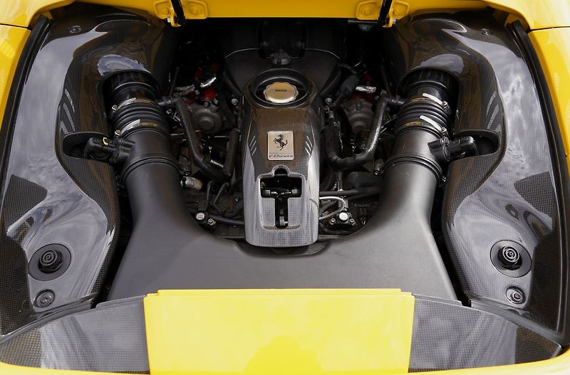 Ferrari F8 Spider/6700km/720 PS - fotka 23 z 51