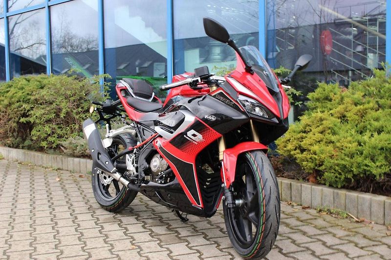 QJ Motor SRK 125 R (2025) NOVINKA 2025 SKLADEM - fotka 1 z 8