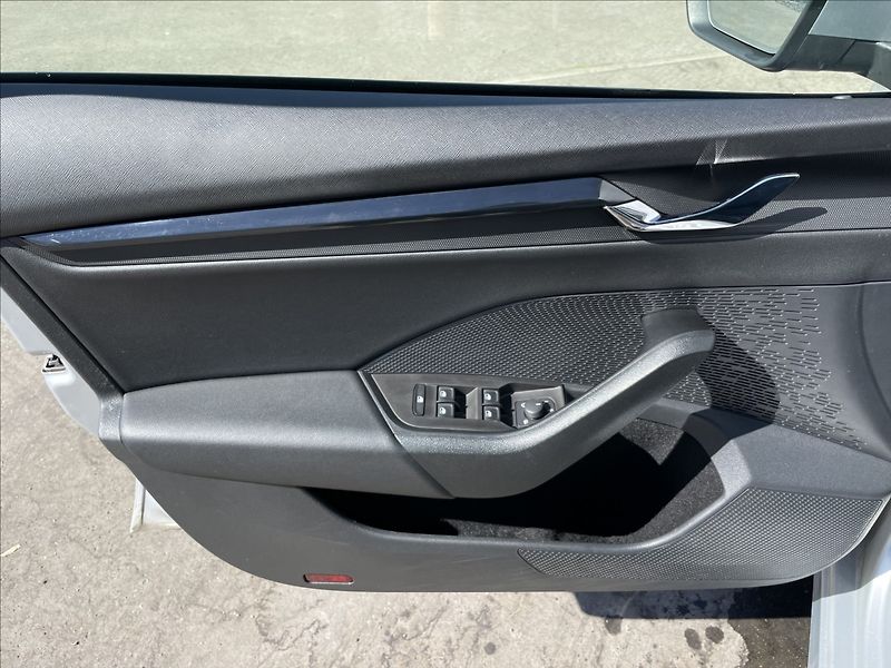 Škoda Octavia 2,0 TDI DSG Ambition Plus LED - fotka 15 z 23