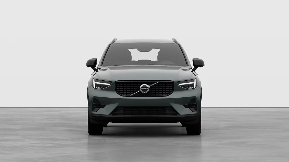 Volvo XC40 PLUS DARK, B4 FWD, 145+10 kW /