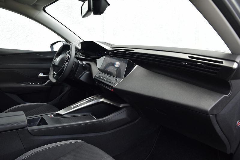 Peugeot 308 1.2 PureTech A/T,LED,TEMP,DPH - fotka 44 z 50