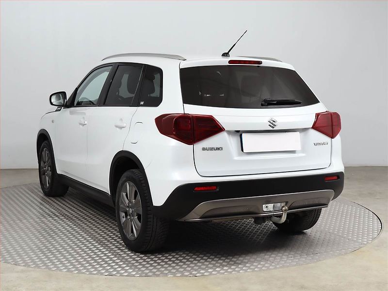 Suzuki Vitara (2019) 1.4 BoosterJet, Automat - fotka 4 z 17