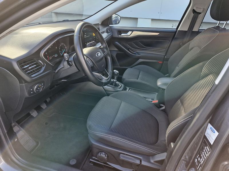 Ford Focus IV Titanium 1,0 EcoBoost (92 - fotka 9 z 10