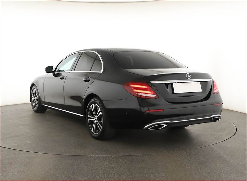 Mercedes-Benz Třídy E (2019) E 200 d - fotka 4 z 21