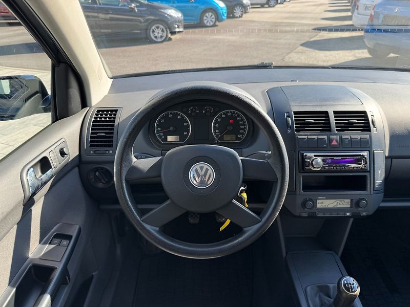 Volkswagen Polo (2003) Highline 1.4i 55kW - fotka 14 z 32