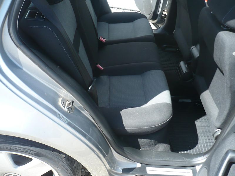 Volkswagen Golf 1.6i 77Kw Koupeno ČR - fotka 17 z 27