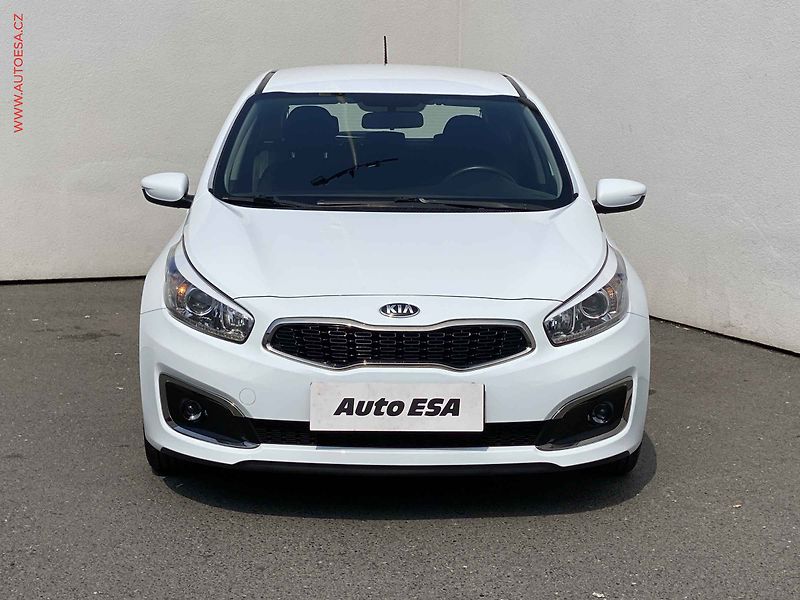 Kia Ceed (2016) 1.4 CVVT, ČR, servis.kniha - fotka 2 z 16