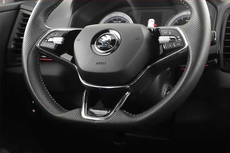 Škoda Karoq (2021) Sportline 2.0 TDI - fotka 15 z 18