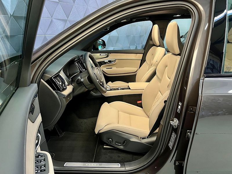 Volvo XC90 B5 AWD PLUS DARK, PANO, H&K - fotka 10 z 33