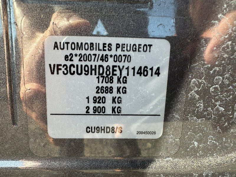 Peugeot 2008 (2015) 1,6HDI Allure - fotka 14 z 21