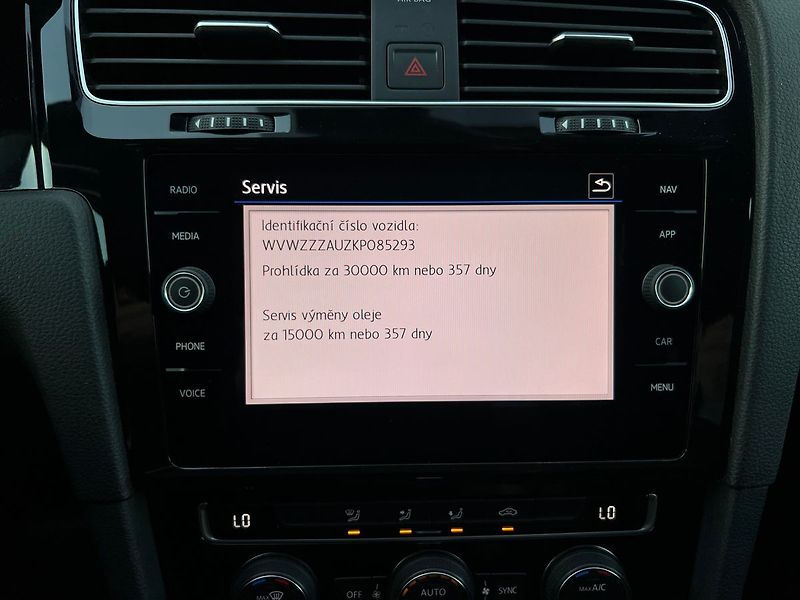 Volkswagen Golf 2.0 TDI-DSG-HIGHLINE - fotka 35 z 45