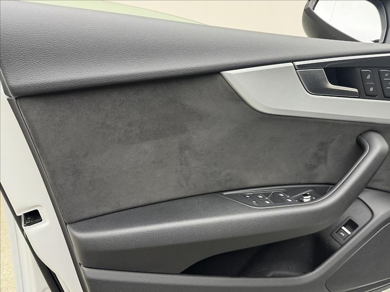 Audi A5 2,0 140kW AT 4X4 HUD DPH NAVI - fotka 40 z 56
