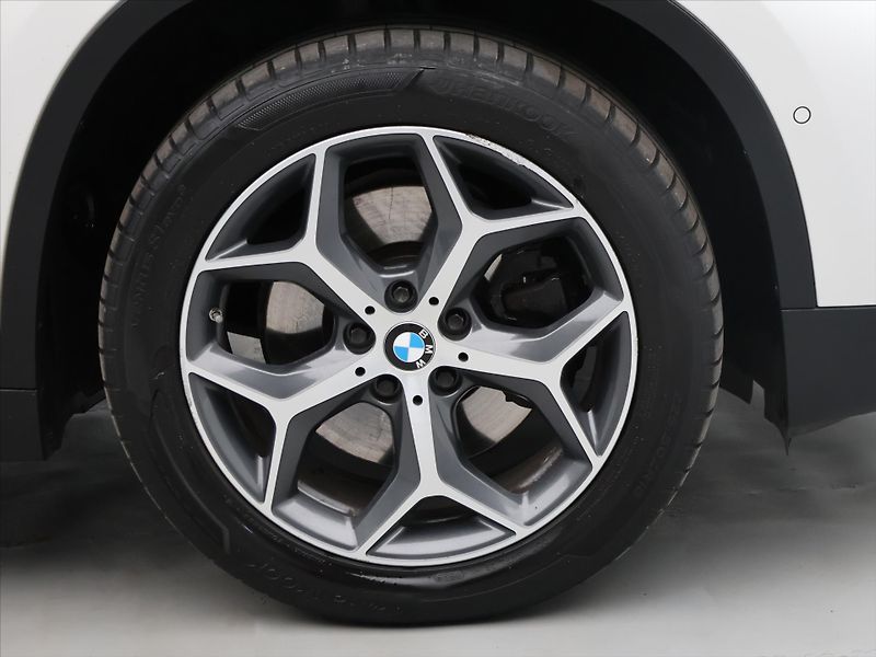 BMW X1 2,0 20d 140kW xDrive Kůže Navi - fotka 25 z 32