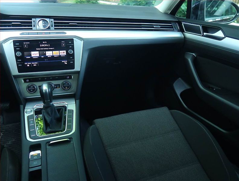 Volkswagen Passat (2018) Comfortline 2.0 TDI, Automat - fotka 8 z 20