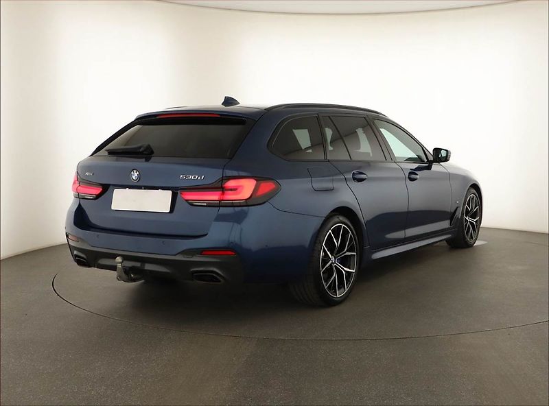 BMW Řada 5 (2021) M Sport 530d xDrive - fotka 4 z 21