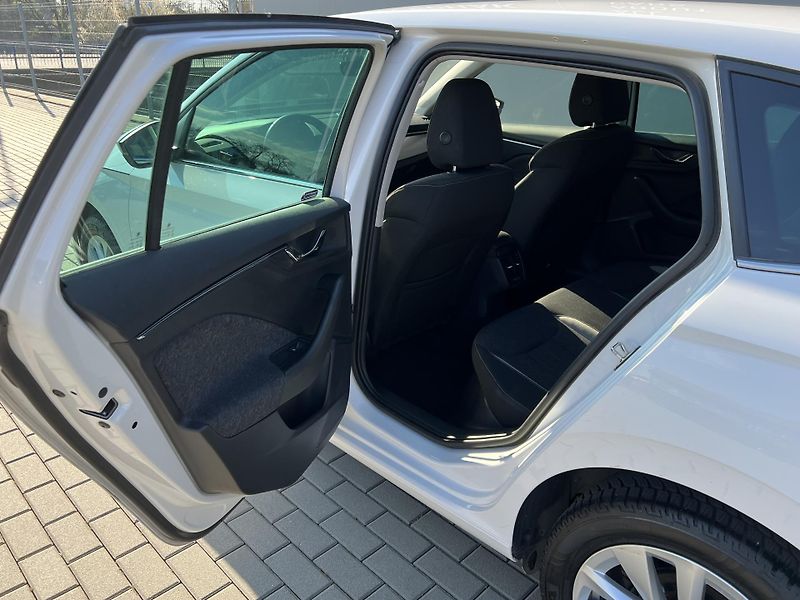 Škoda Scala (2023) 1.0TSi 81kW STYLE - fotka 28 z 40