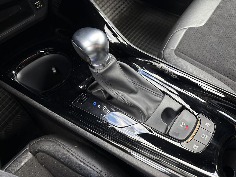 Toyota C-HR 2.0 HSD e-CVT Selection - fotka 23 z 23