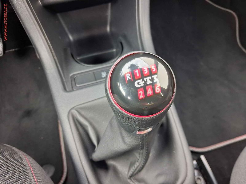 Volkswagen up! (2022) 1.0 TSi, 1.maj,ČR, GTi - fotka 12 z 16