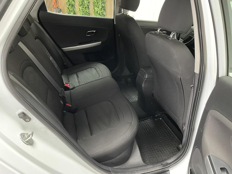Kia Ceed 1.4 i ČR 1.MAJ.REZERVACE  - fotka 16 z 24