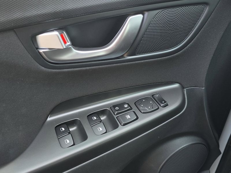 Hyundai Kona (2023) SMART 1.6 GDi HEV 77kW, 1. Maj - fotka 15 z 23